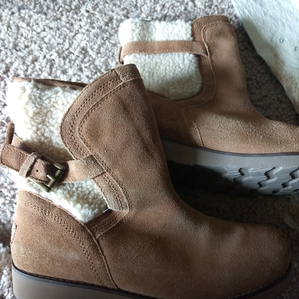 UGGS